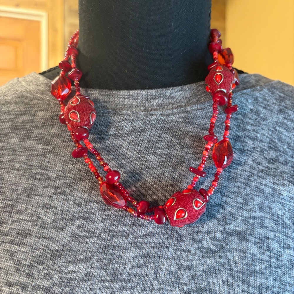 Red Textured Bead Silver Tone Necklace Seed Beads Faceted Crystals